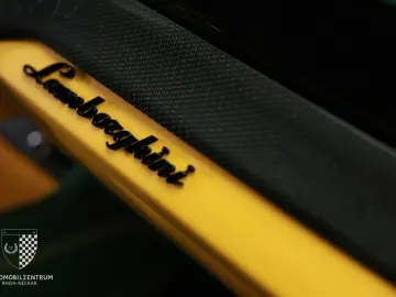 LAMBORGHINI Urus NOVITEC Esteso FullCarbon 23 NL4 FullPPF