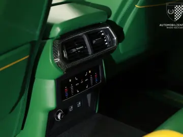 LAMBORGHINI Urus NOVITEC Esteso FullCarbon 23 NL4 FullPPF