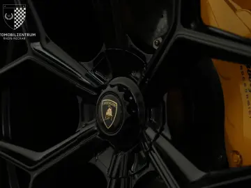 LAMBORGHINI Urus NOVITEC Esteso FullCarbon 23 NL4 FullPPF