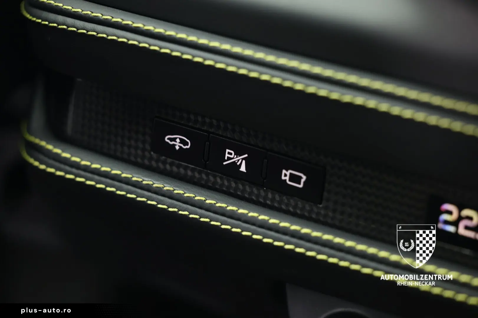 FERRARI F8 Tributo FullCarbon RacingSeat Passenger Lift