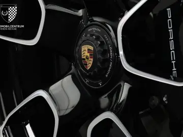 PORSCHE 992 Turbo S Cabrio InnoDrive Sportabgas Burmeste