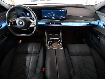 BMW 740d xDrive Massage Sitzlüftung Standheizung
