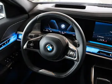 BMW 740d xDrive Massage Sitzlüftung Standheizung