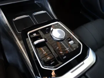 BMW 740d xDrive Massage Sitzlüftung Standheizung