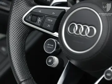 AUDI R8 Spyder Laser Carbon Feinnappa B&O Kamera