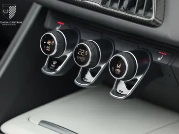 AUDI R8 Spyder Laser Carbon Feinnappa B&O Kamera