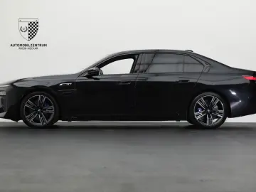 BMW M760 e xDrive Pano Innovation Komfort Iconic