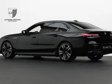 BMW M760 e xDrive Pano Innovation Komfort Iconic