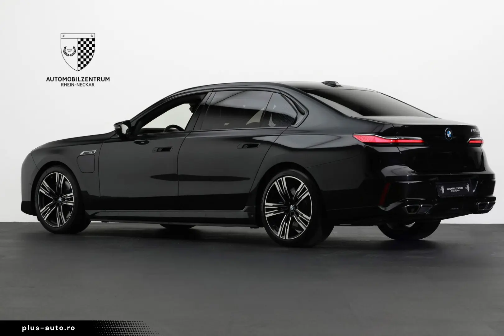 BMW M760 e xDrive Pano Innovation Komfort Iconic