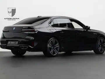BMW M760 e xDrive Pano Innovation Komfort Iconic