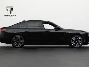 BMW M760 e xDrive Pano Innovation Komfort Iconic