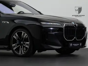 BMW M760 e xDrive Pano Innovation Komfort Iconic