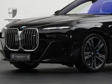 BMW M760 e xDrive Pano Innovation Komfort Iconic