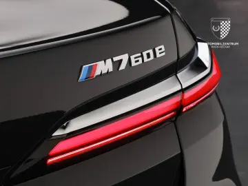 BMW M760 e xDrive Pano Innovation Komfort Iconic