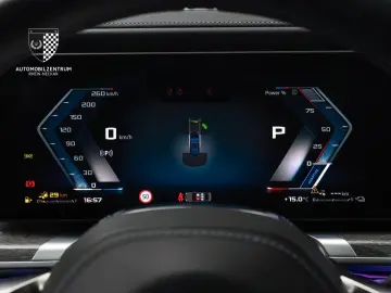 BMW M760 e xDrive Pano Innovation Komfort Iconic