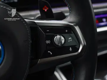 BMW M760 e xDrive Pano Innovation Komfort Iconic