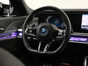 BMW M760 e xDrive Pano Innovation Komfort Iconic