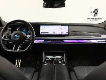 BMW M760 e xDrive Pano Innovation Komfort Iconic