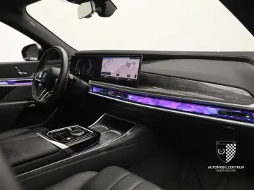 BMW M760 e xDrive Pano Innovation Komfort Iconic