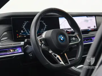 BMW M760 e xDrive Pano Innovation Komfort Iconic