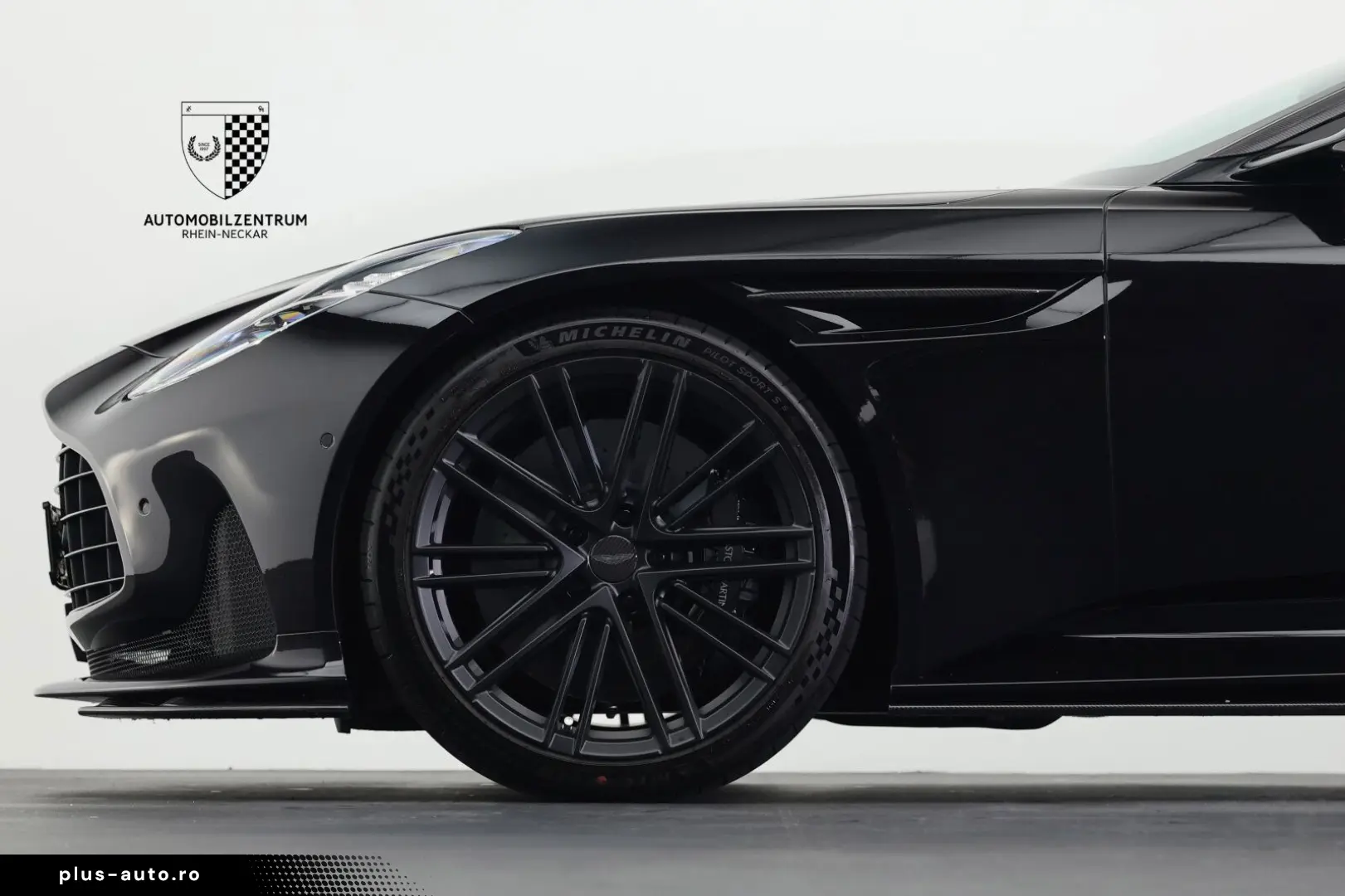 ASTON MARTIN DB12 Coupe FullCarbon Bowers&Wilkins Keramik
