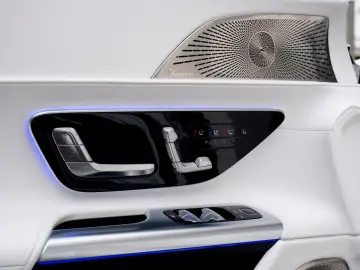MAYBACH SL 680 MAYBACH MONOGRAM SERIES WHITE AMBIENCE