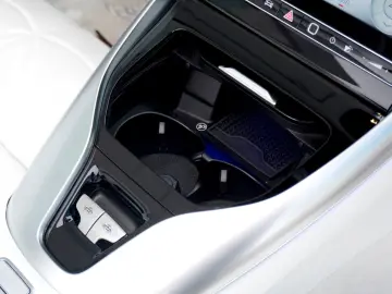 MAYBACH SL 680 MAYBACH MONOGRAM SERIES WHITE AMBIENCE