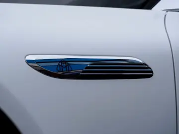 MAYBACH SL 680 MAYBACH MONOGRAM SERIES WHITE AMBIENCE