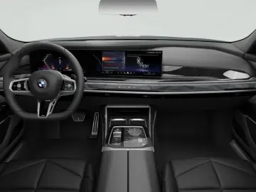 BMW 740d xDrive M Sport PanoSky StHzg TV Autobahnas