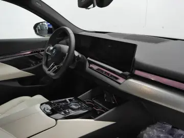 BMW 550e M Sport ACC IntAkt.Pano.Icon.Sitzbel.360H K