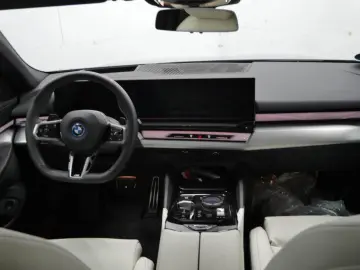 BMW 550e M Sport ACC IntAkt.Pano.Icon.Sitzbel.360H K