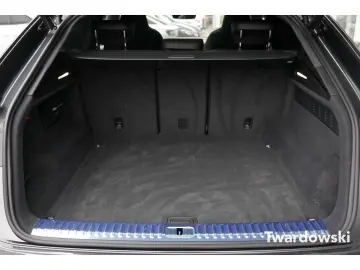 AUDI RSQ8 Performance Matrix Keramik HUD AHK 305 KMH