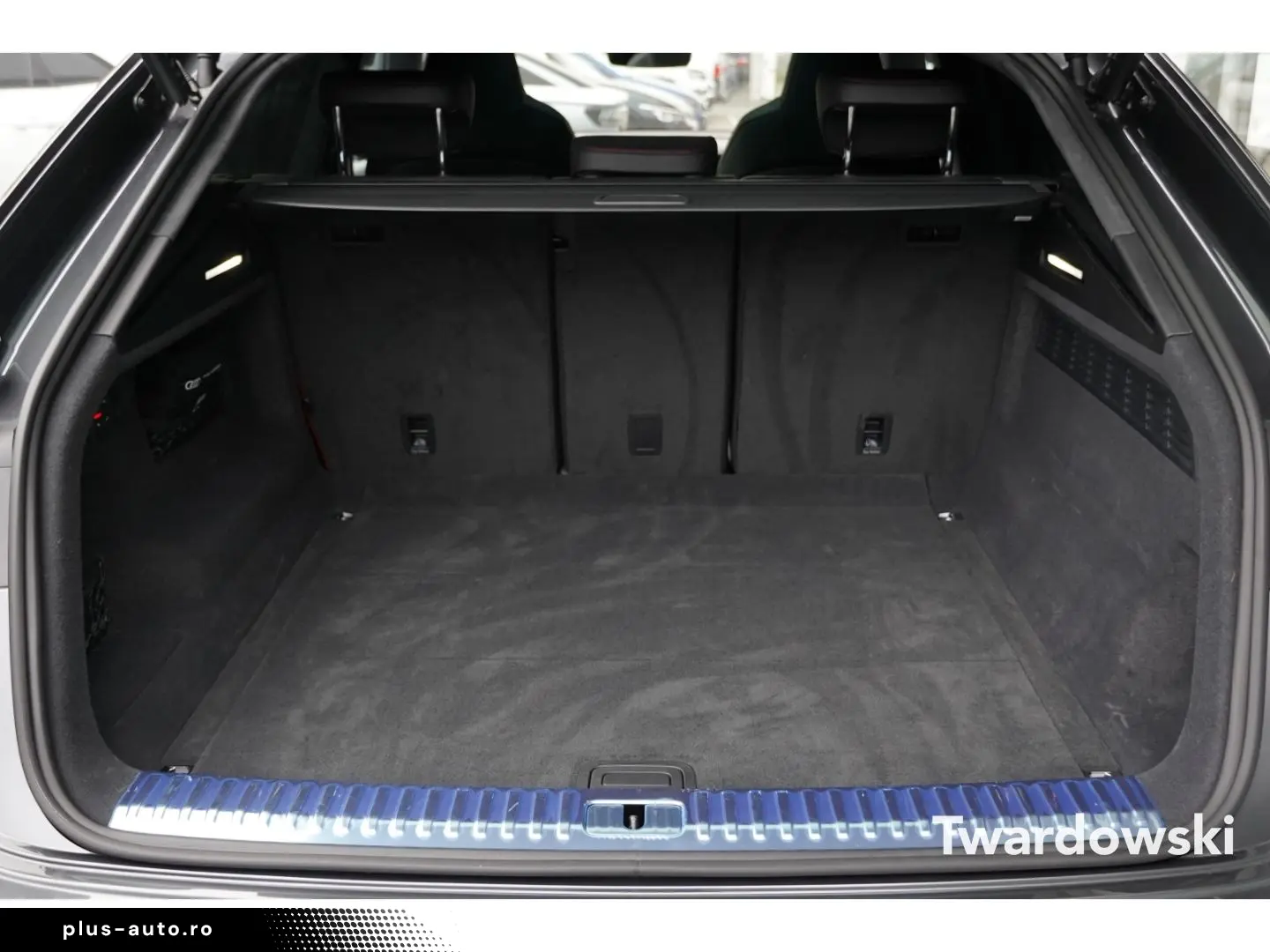 AUDI RSQ8 Performance Matrix Keramik HUD AHK 305 KMH