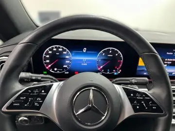 MERCEDES-BENZ V 300 d 4MATIC STYLE Lang Airmatic STHZ AHK