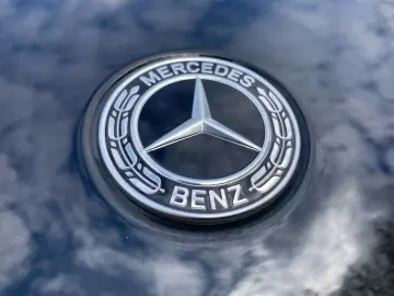 MERCEDES-BENZ GLA 220 4Matic AMG NIGHT AHK  360  BUR…