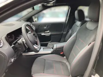 MERCEDES-BENZ GLA 220 4Matic AMG NIGHT AHK  360  BUR…