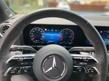 MERCEDES-BENZ GLA 220 4Matic AMG NIGHT AHK  360  BUR…