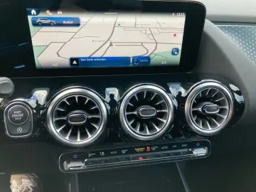 MERCEDES-BENZ GLA 220 4Matic AMG NIGHT AHK  360  BUR…