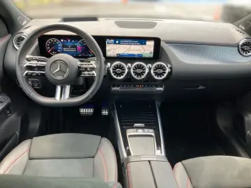 MERCEDES-BENZ GLA 220 4Matic AMG NIGHT AHK  360  BUR…