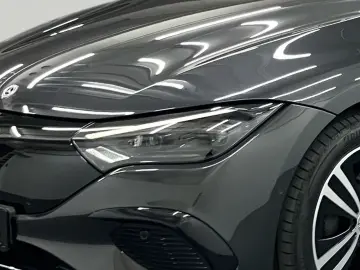 MERCEDES-BENZ EQE 500 4MATIC LEDER AIRMATIC HEADUP PANO 360