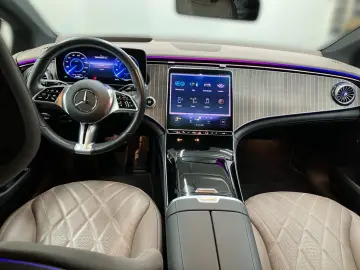 MERCEDES-BENZ EQE 500 4MATIC LEDER AIRMATIC HEADUP PANO 360