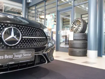 MERCEDES-BENZ CLE 220 d Cabrio macchiato rotes Verdeck Mem