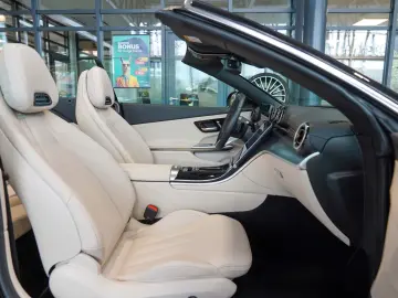 MERCEDES-BENZ CLE 220 d Cabrio macchiato rotes Verdeck Mem