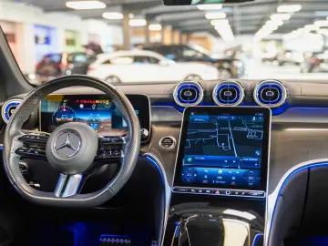 MERCEDES-BENZ GLC 220d 4M AMG Pano Standheizung Burmeste