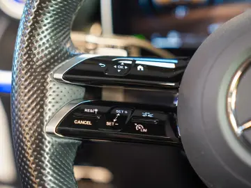 MERCEDES-BENZ GLC 220d 4M AMG Pano Standheizung Burmeste