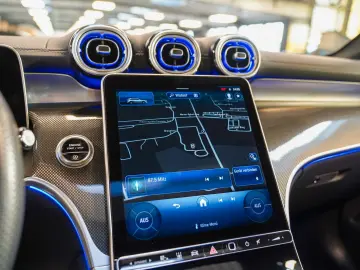 MERCEDES-BENZ GLC 220d 4M AMG Pano Standheizung Burmeste