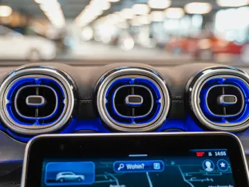 MERCEDES-BENZ GLC 220d 4M AMG Pano Standheizung Burmeste