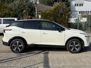 NISSAN Qashqai 1.3DIG-T MHEV Xtronic Premiere Edition