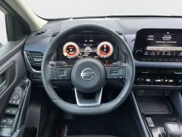 NISSAN Qashqai 1.3 DIG-T Premiere Edition Pano 360