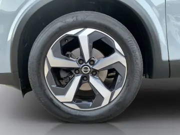 NISSAN Qashqai 1.3 DIG-T Premiere Edition Pano 360